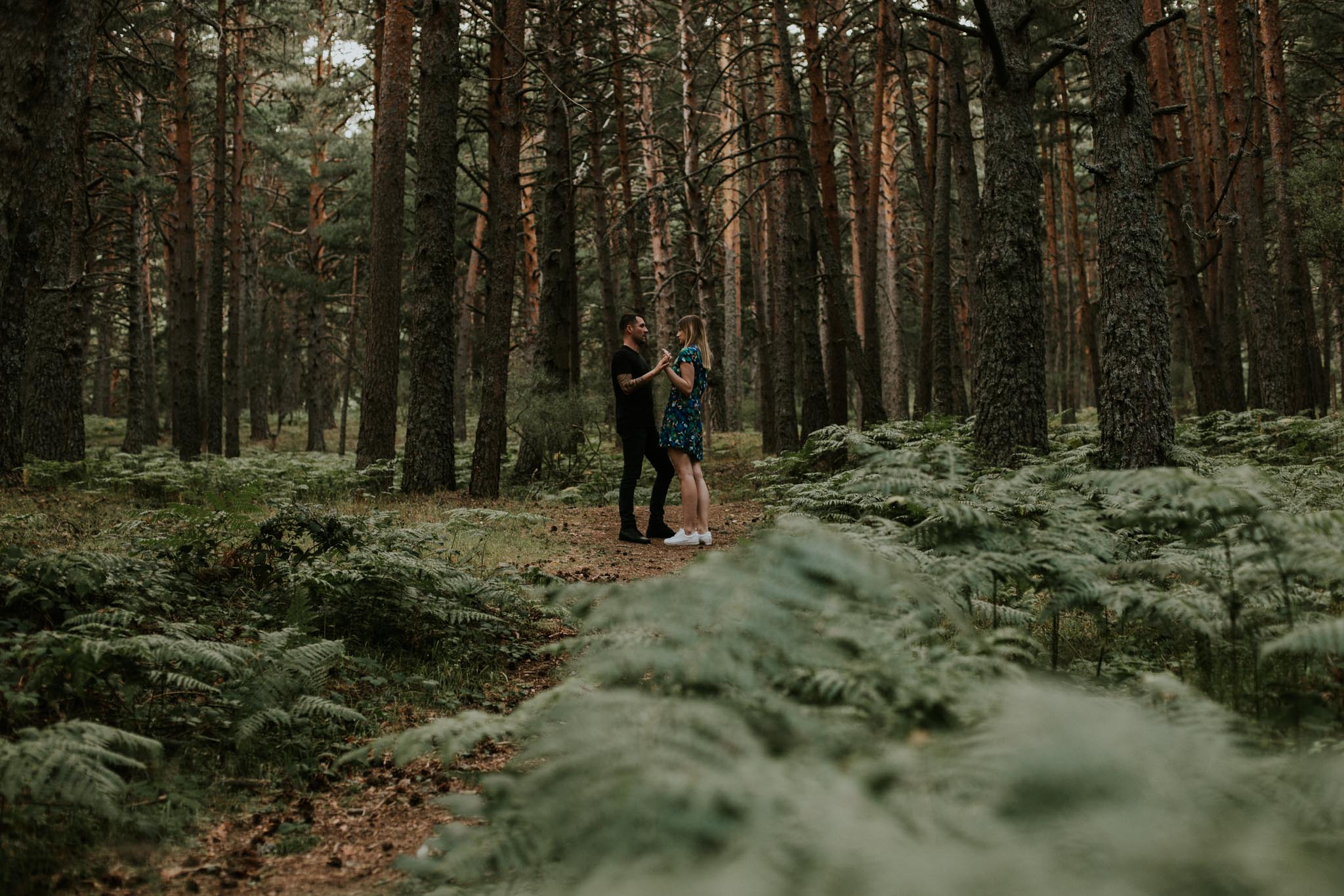 Fotografia pareja bosque 3 Concorazon
