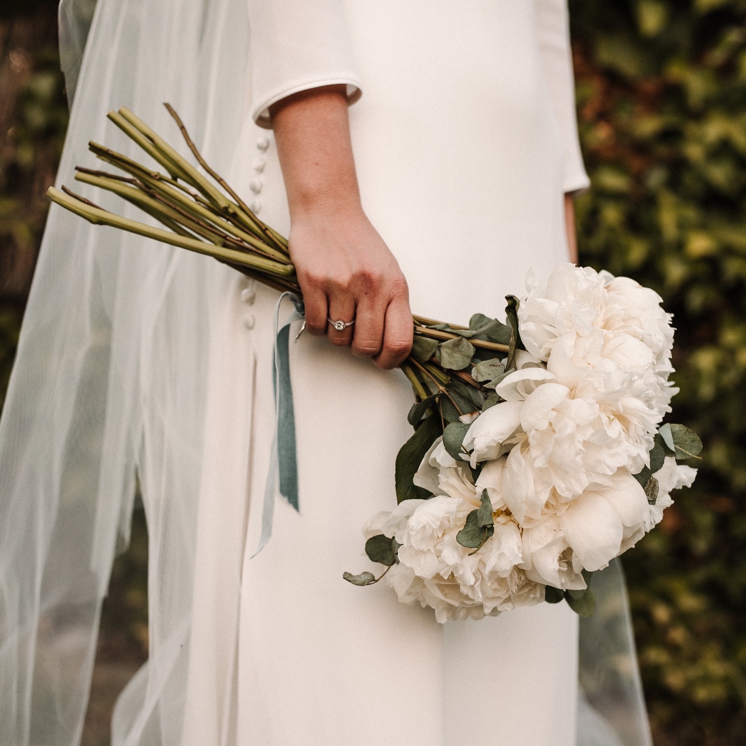 fotografia-boda-cantabria-ramo-peonias-concorazon